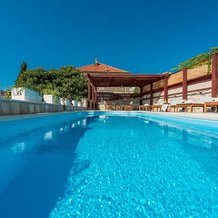 Miljas 1 Apartmán *