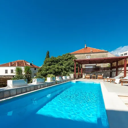 Miljas 1 Apartmán *